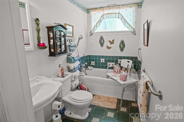 283 Constant Lane, Columbus, NC 28722