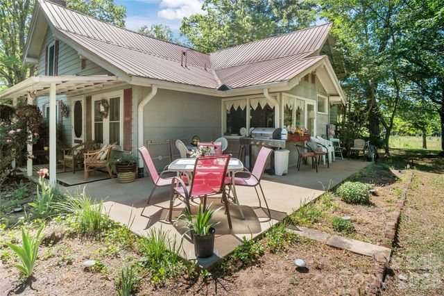 283 Constant Lane, Columbus, NC 28722