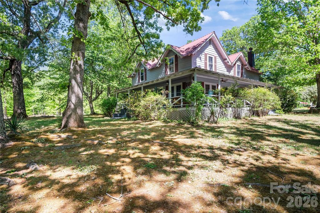 283 Constant Lane, Columbus, NC 28722