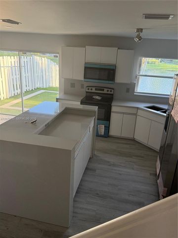 13950 Oak Ridge Drive, Davie, FL 33325