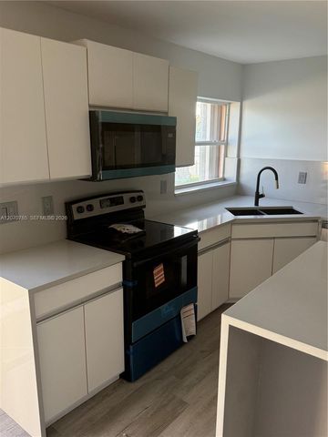 13950 Oak Ridge Drive, Davie, FL 33325