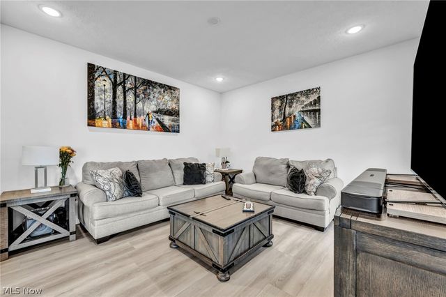 704 Maple Hollow Court, Elyria, OH 44035