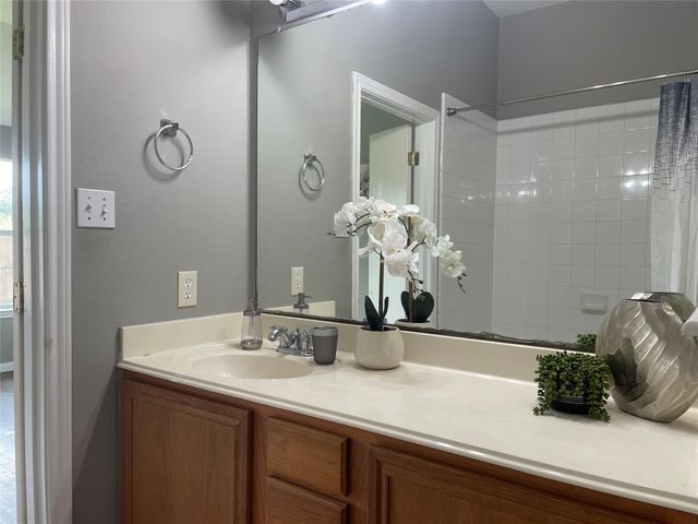 811 Forest Hillside Lane, Houston, TX 77067