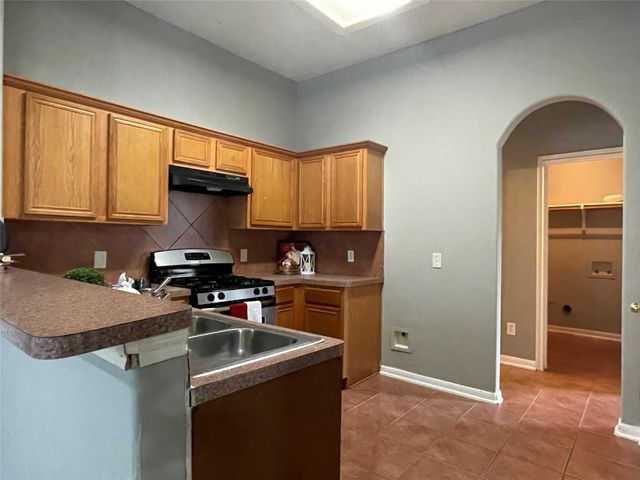 811 Forest Hillside Lane, Houston, TX 77067