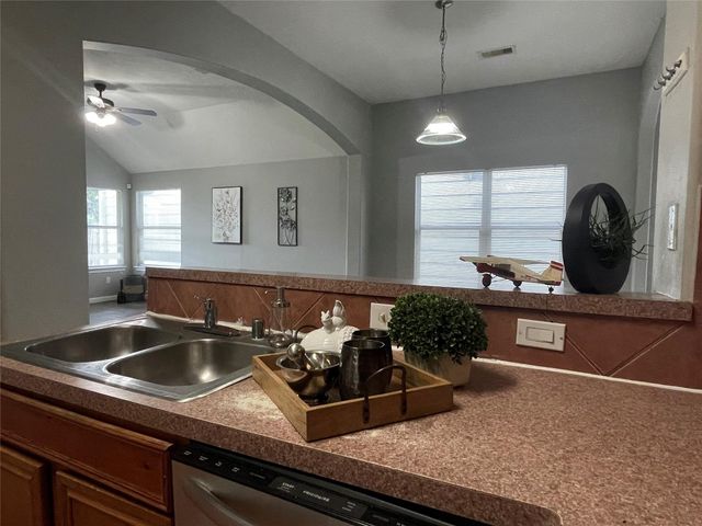 811 Forest Hillside Lane, Houston, TX 77067