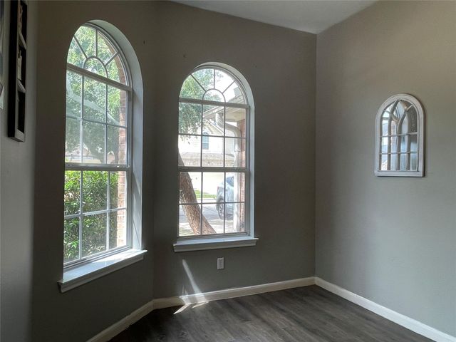 811 Forest Hillside Lane, Houston, TX 77067