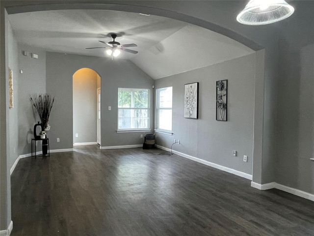811 Forest Hillside Lane, Houston, TX 77067