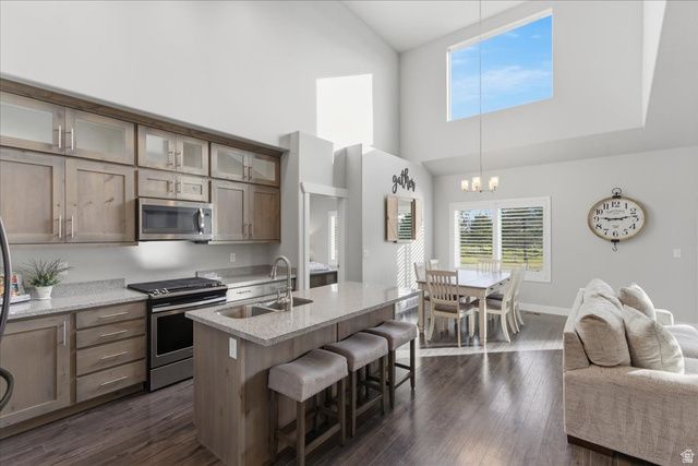 10117 S GLENMOOR DR, South Jordan, UT 84009