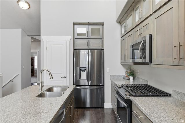 10117 S GLENMOOR DR, South Jordan, UT 84009