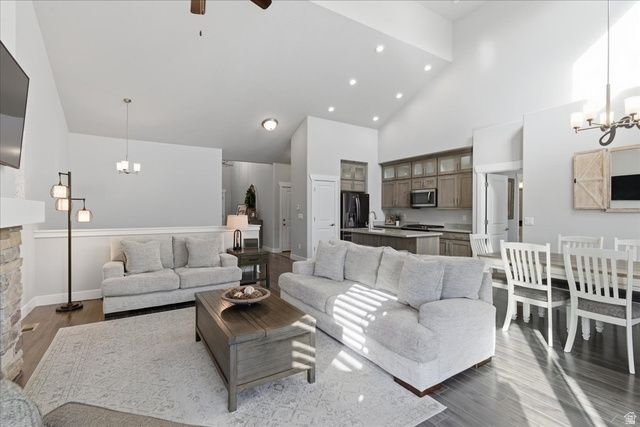 10117 S GLENMOOR DR, South Jordan, UT 84009