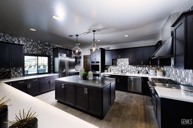 14712 Whittington, Bakersfield, CA 93311
