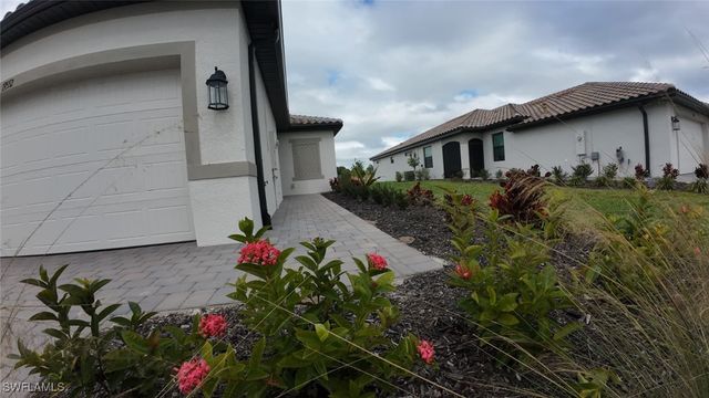 19552 Hinkley DR, Estero, FL 33928