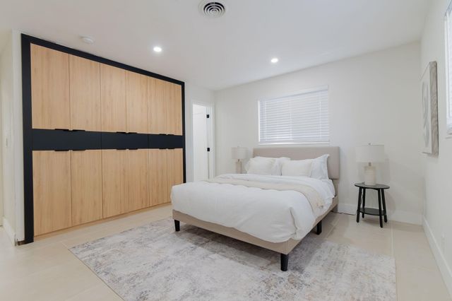 4330 NE 13th Avenue, Oakland Park, FL 33334