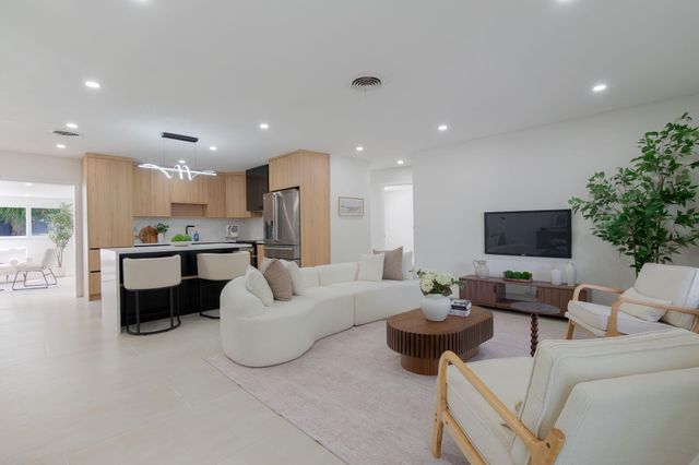 4330 NE 13th Avenue, Oakland Park, FL 33334