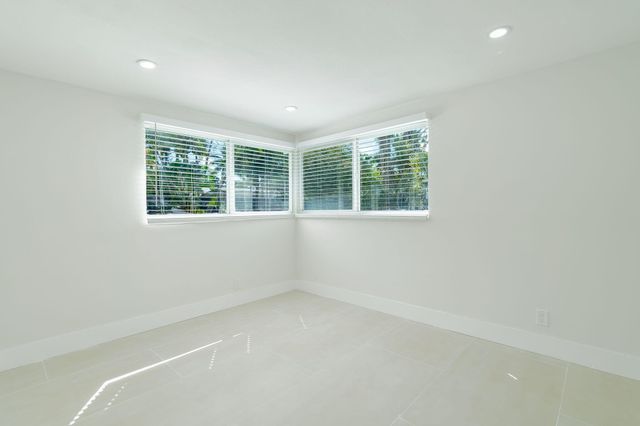 4330 NE 13th Avenue, Oakland Park, FL 33334