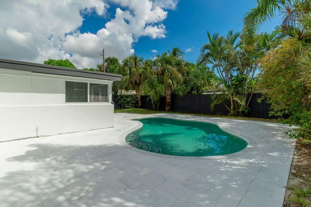 4330 NE 13th Avenue, Oakland Park, FL 33334