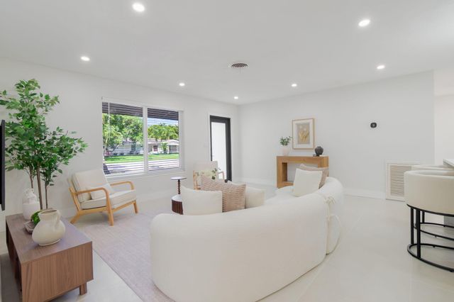 4330 NE 13th Avenue, Oakland Park, FL 33334