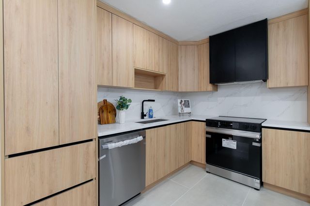 4330 NE 13th Avenue, Oakland Park, FL 33334