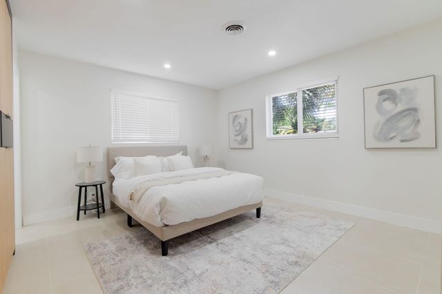 4330 NE 13th Avenue, Oakland Park, FL 33334