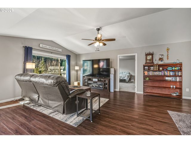 800 N 23RD Ave, Kelso, WA 98626