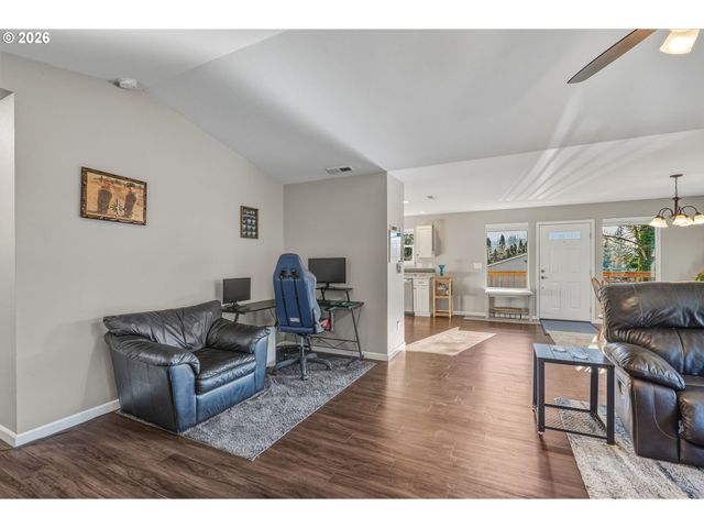 800 N 23RD Ave, Kelso, WA 98626