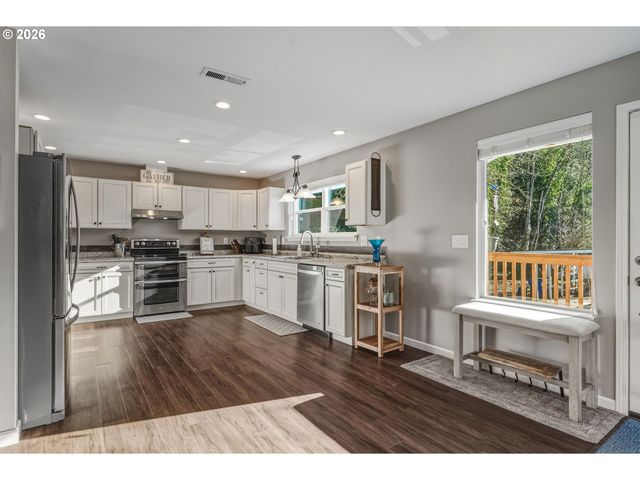 800 N 23RD Ave, Kelso, WA 98626