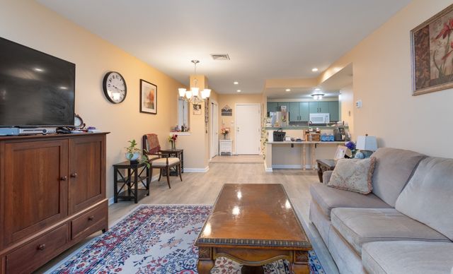 770 Salisbury Street 511, Worcester, MA 01609