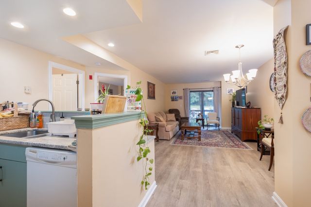 770 Salisbury Street 511, Worcester, MA 01609