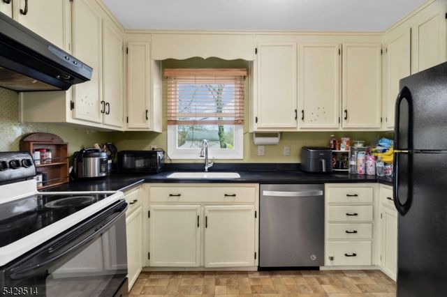 140 Papscoe Rd, West Milford Twp., NJ 07421