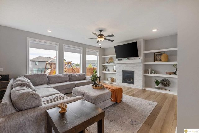 5213 Helwig Avenue, Papillion, NE 68046