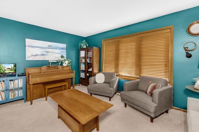 4609 Heather Way N, Oakdale, MN 55128