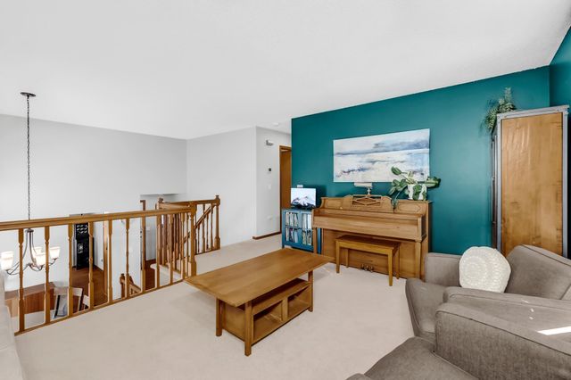 4609 Heather Way N, Oakdale, MN 55128