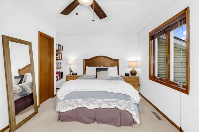 4609 Heather Way N, Oakdale, MN 55128