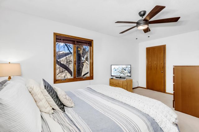 4609 Heather Way N, Oakdale, MN 55128