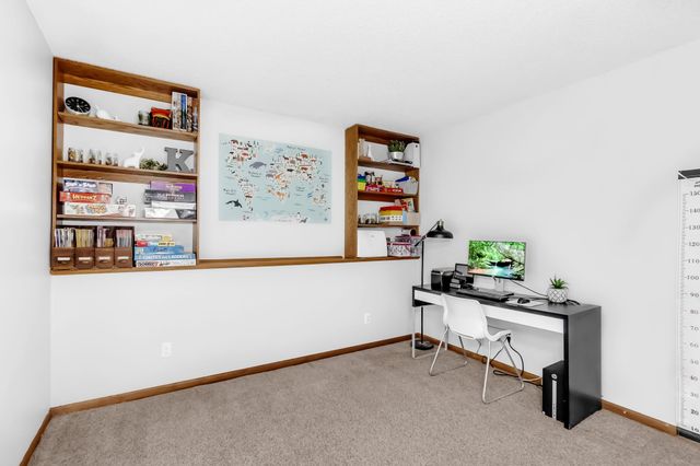 4609 Heather Way N, Oakdale, MN 55128