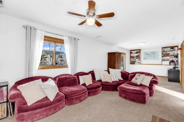 4609 Heather Way N, Oakdale, MN 55128