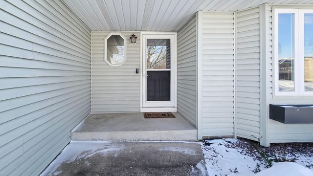 4609 Heather Way N, Oakdale, MN 55128