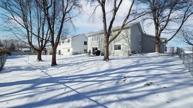 4609 Heather Way N, Oakdale, MN 55128
