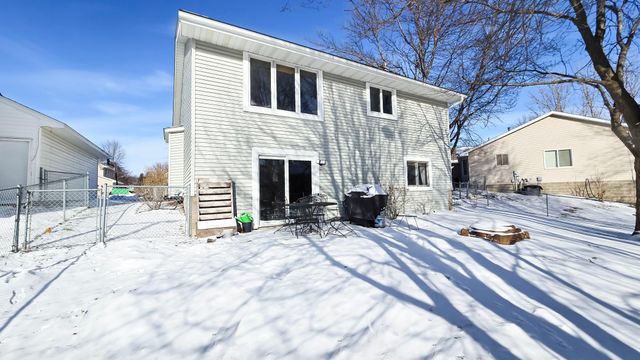 4609 Heather Way N, Oakdale, MN 55128