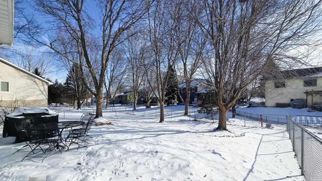 4609 Heather Way N, Oakdale, MN 55128