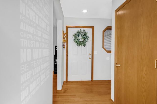 4609 Heather Way N, Oakdale, MN 55128