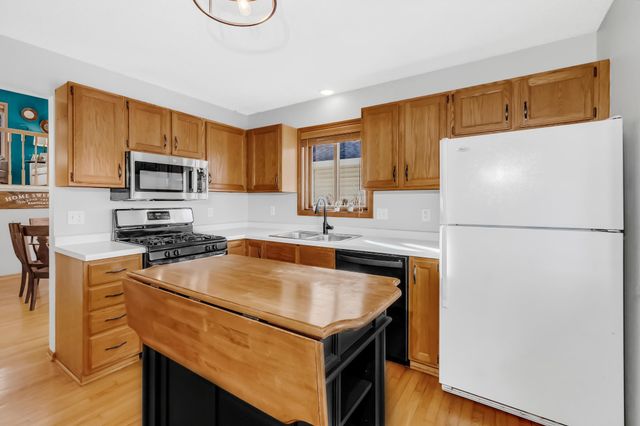 4609 Heather Way N, Oakdale, MN 55128