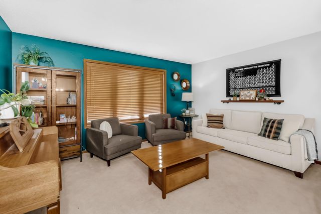 4609 Heather Way N, Oakdale, MN 55128