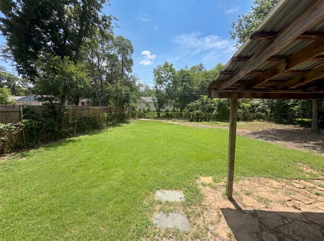 11216 Barbarosa Drive, Dallas, TX 75228