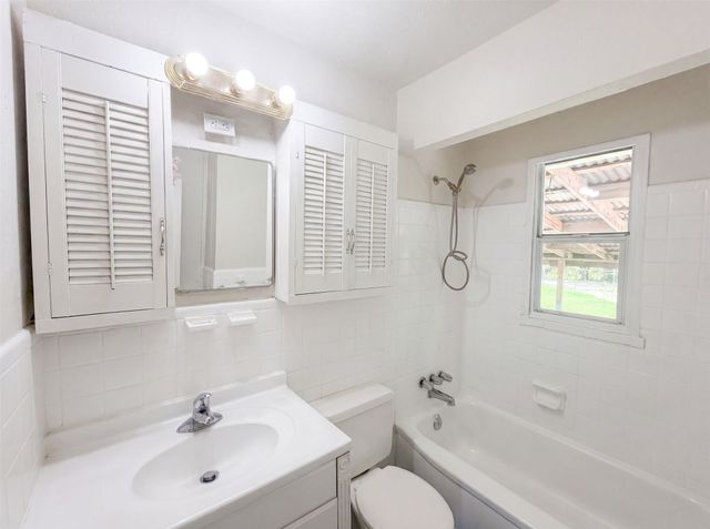 11216 Barbarosa Drive, Dallas, TX 75228