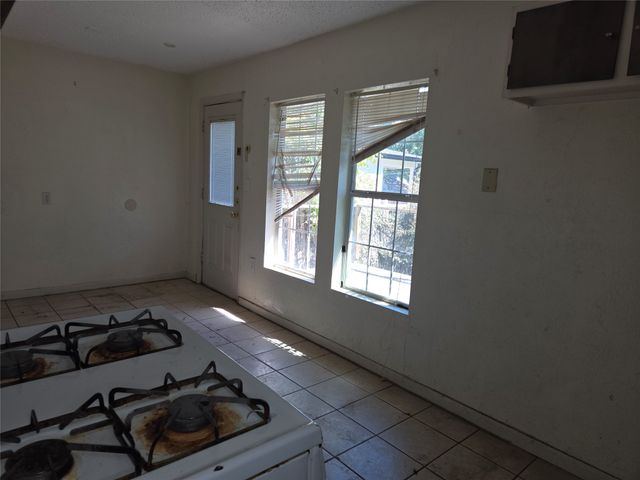 619 Truman Street, Arlington, TX 76011