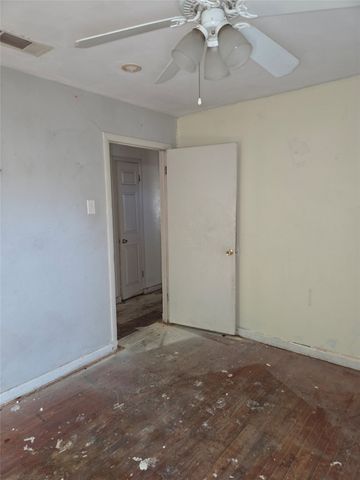 619 Truman Street, Arlington, TX 76011