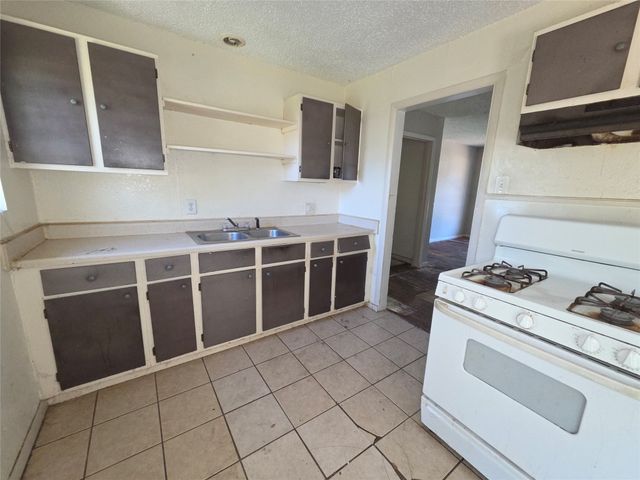 619 Truman Street, Arlington, TX 76011