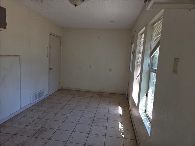 619 Truman Street, Arlington, TX 76011