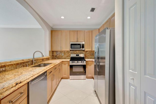 105 Bella Vita Dr, Royal Palm Beach, FL 33411